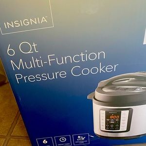 NIB 6 qt pressure cooker